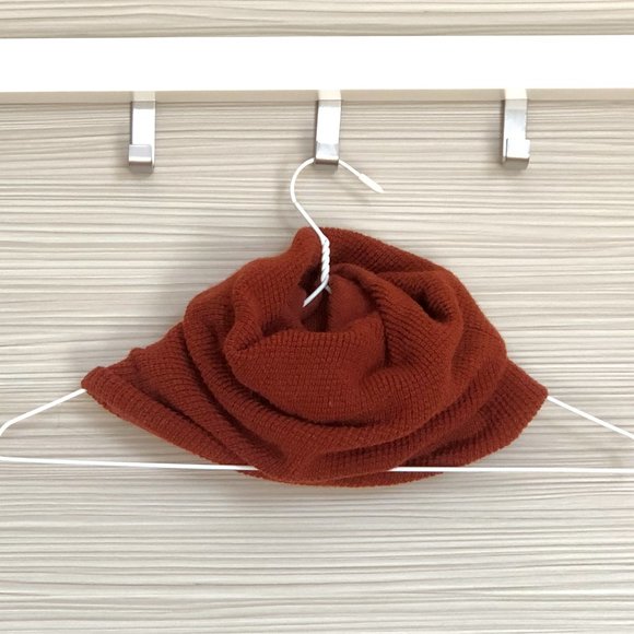 UNIQLO NECK WARMER - Picture 1 of 3